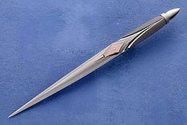 Elizabeth Loerchner custom knife